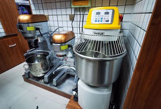 4.5kw Heavy Duty Spiral Adonan Mixer Adonan Stainless Steel Kecepatan Ganda 50 Kg Dengan Kotak Mangkuk